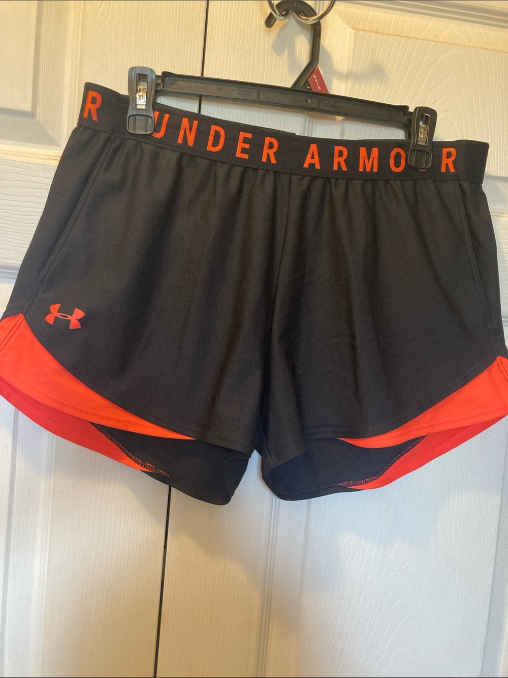 Under Armour Women’s Black with Orange Trim Athletic Shorts size L